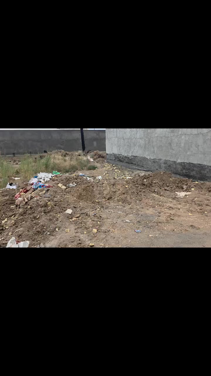 السلام عليكم قطعة أرض للبيع في منطقة حجي حسن الثانيه الجمعيات مساحة ١٥٠ وبيهة زيادة القطعة الوجة ٦ متر و٦٠ الوجة ٢٣ و ٣٠ تقريبا تصير ١٦٠ متر بصف الركن على شارعين رئيسين مقابيلهة ١٠٠متر طولاني بصف الركن هم للبيع للاستفسار ***********اخوان
