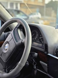 السياره للبيع 735 كابون بانزين شرط طخم جديد السياره متصرف ربع دينار وا...