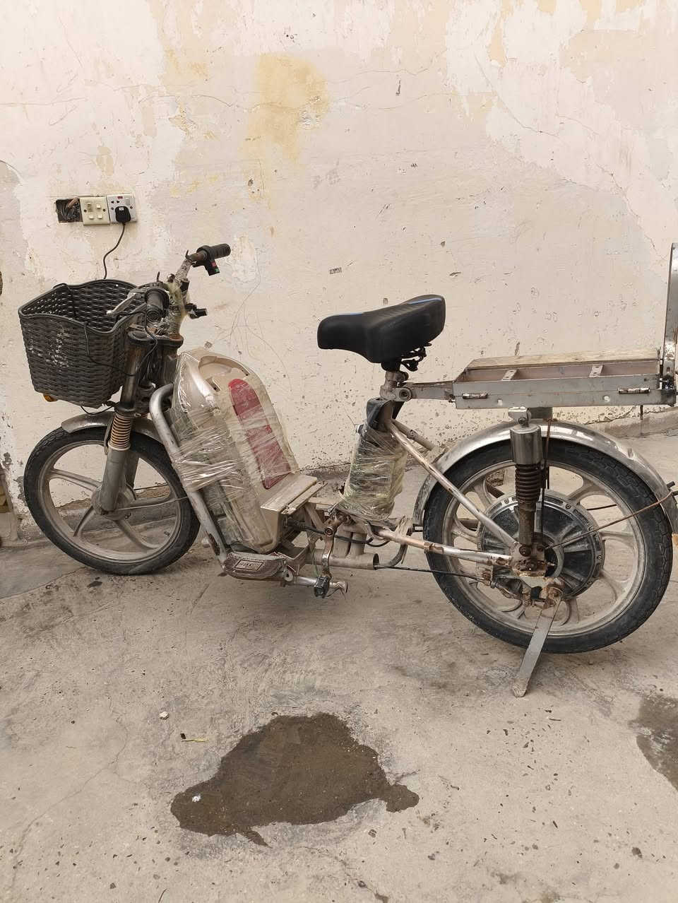 سلام عليكم دراجة لبيع
بطاريات جدد صارر سبوعين من شادهن 
سعرر 225 مكان الكرمه


**إذا كنت صاحب هذا الإعلان وتريد حذفه لأي سبب، رجاءا أرسل رسالة إلى الدعم الفني**