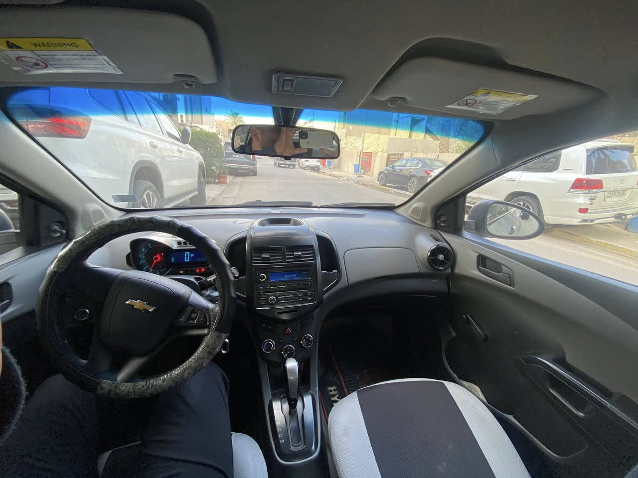 للبيع شوفرليت سونك خليجي
 موديل 2012 لون سلفر
رقم انكليزي الجديد 
سنويه وهزة جديدة وبسمي
گير اوتماتيك محرك مكفولات
حجم المحرك 1800 
السيارة سوينالها ادامه من جميع النواحي قبل الهزة باتري جديد صدر بحاله جيدة 
كهربائيات كله شغالة 
سنتر لوك اواكس تحكم ستيرن ريمونت
السيارة مصبوغه حزام 
مكان السيارة بغداد حي القادسية 
السعر 50 ورقة وبيه مجال 
للاستفسار الاتصال 
***********
