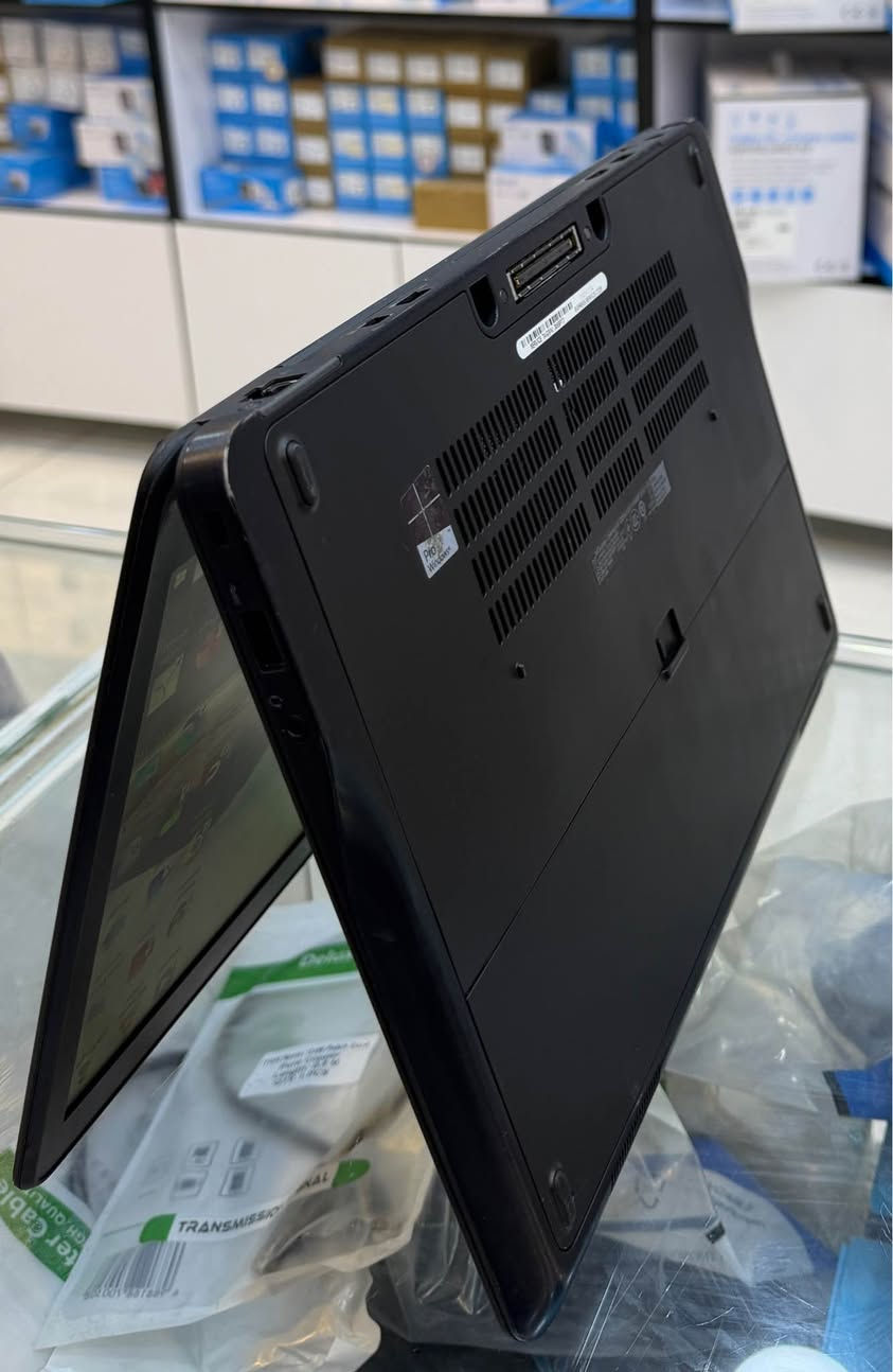 حاسبة للبيع 7450 DELL
مواصفاتها
رام 4GB
هارد 256GB SSD من شركة سامسونك
معالج core i5-5300U
الهيرتز 2.30
كيبورد ضوئي 
شاشة 180 درجة
السعر 250 الف
مكاني النجف حي المكرمة شارع مكتب الرشيد قرب شارع الوائلي
رقمي *********** النجف, العراق
