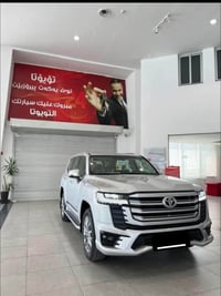 للبيع مده او نقد حسب الانتفاق لاندكروز 2022 لون مميز كفاله عامه VX تنف...