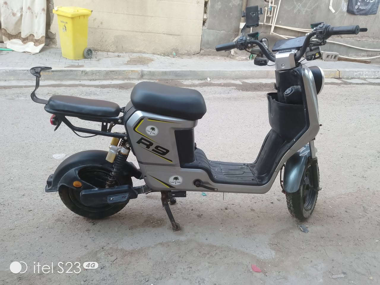 السلام عليكم دراجه ار9 بطاريات ضعاف كهرباءياته ملهن شغالات التجيه الوره ماهي الدراجه كلشي شغال بيه بس بطارياته ضعاف السعر 300  بيه مجال تعال وفحص وشوف مكاني قضاء المدينه رقمي ***********
