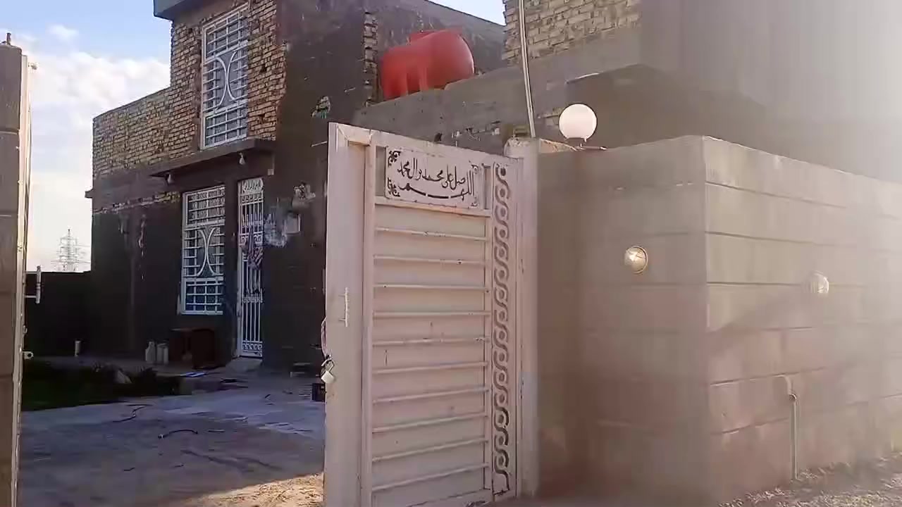 بيت للايجار مساحة 400 طابقين سعر الايجار 350 موقع تقاطع العلوية شريفه للاستفسار ***********
