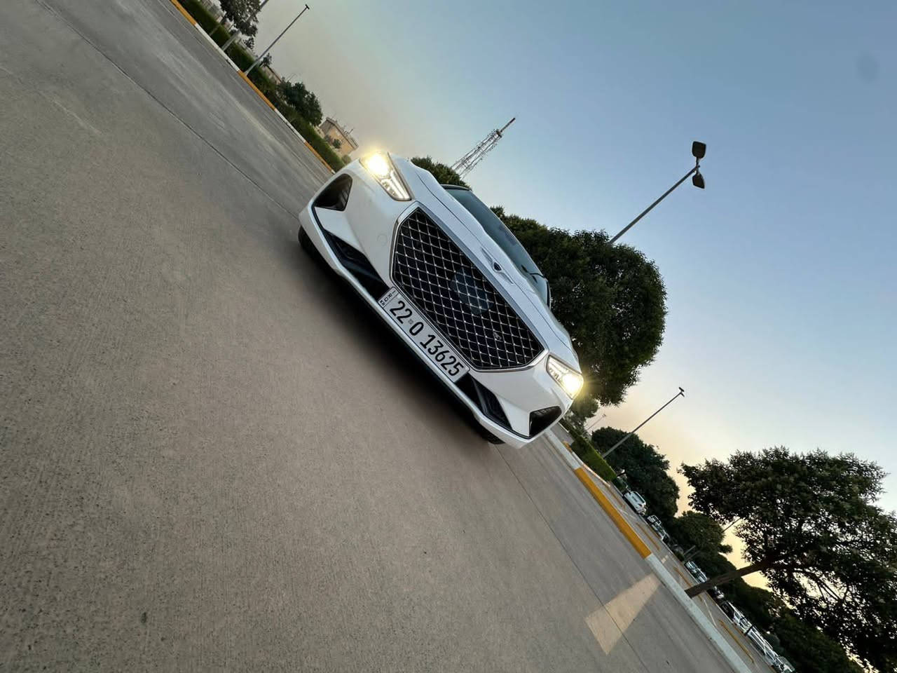 السلام عليكم عندي هاي الجنسس فول فول موصفات بيها قطعتين صبغ بدون دواخل
