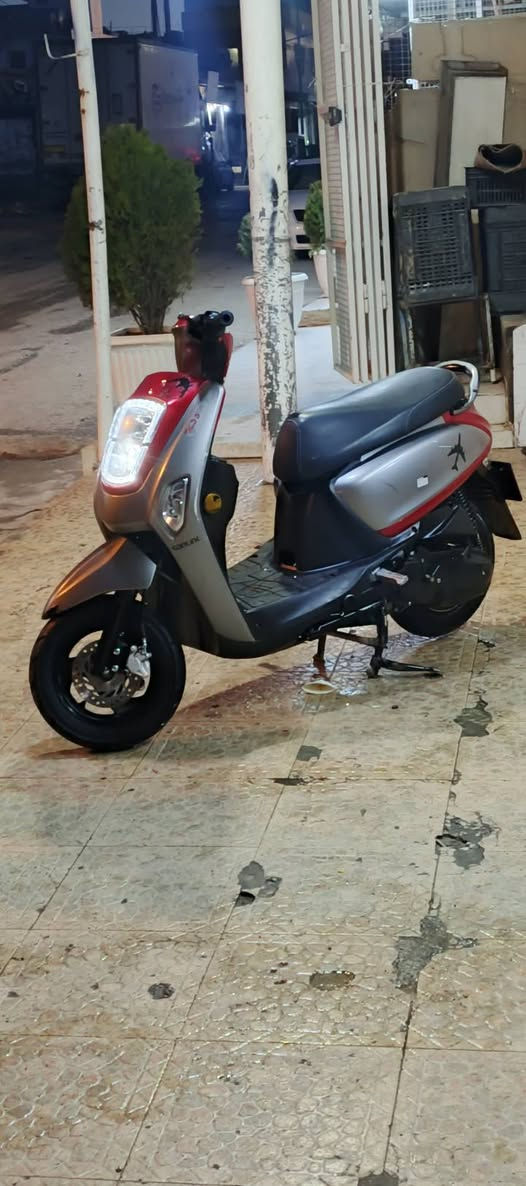 اسلام وعليكم موطور اتوتماتيك بوليسي لوك موديل 2023 سلف وهندر ومشيه خير من الله مكاني سليمانة رابرين سعره  500 وبي مجال بسيط.؟ لتواصل واتساب ***********
