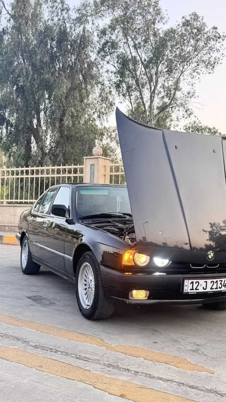 بيئم 520 لون اسود ملكي
سيارة بعدها وضع شركة 
بدون ضرر صبغ قطعتين فقط
محرك كبس كير محرك شرط
بيها كابون بانزين شرط الوكالة و التحويل 
السعر 57 و بيها مجال 
للاستفسار ع الرقم اسيا ***********
