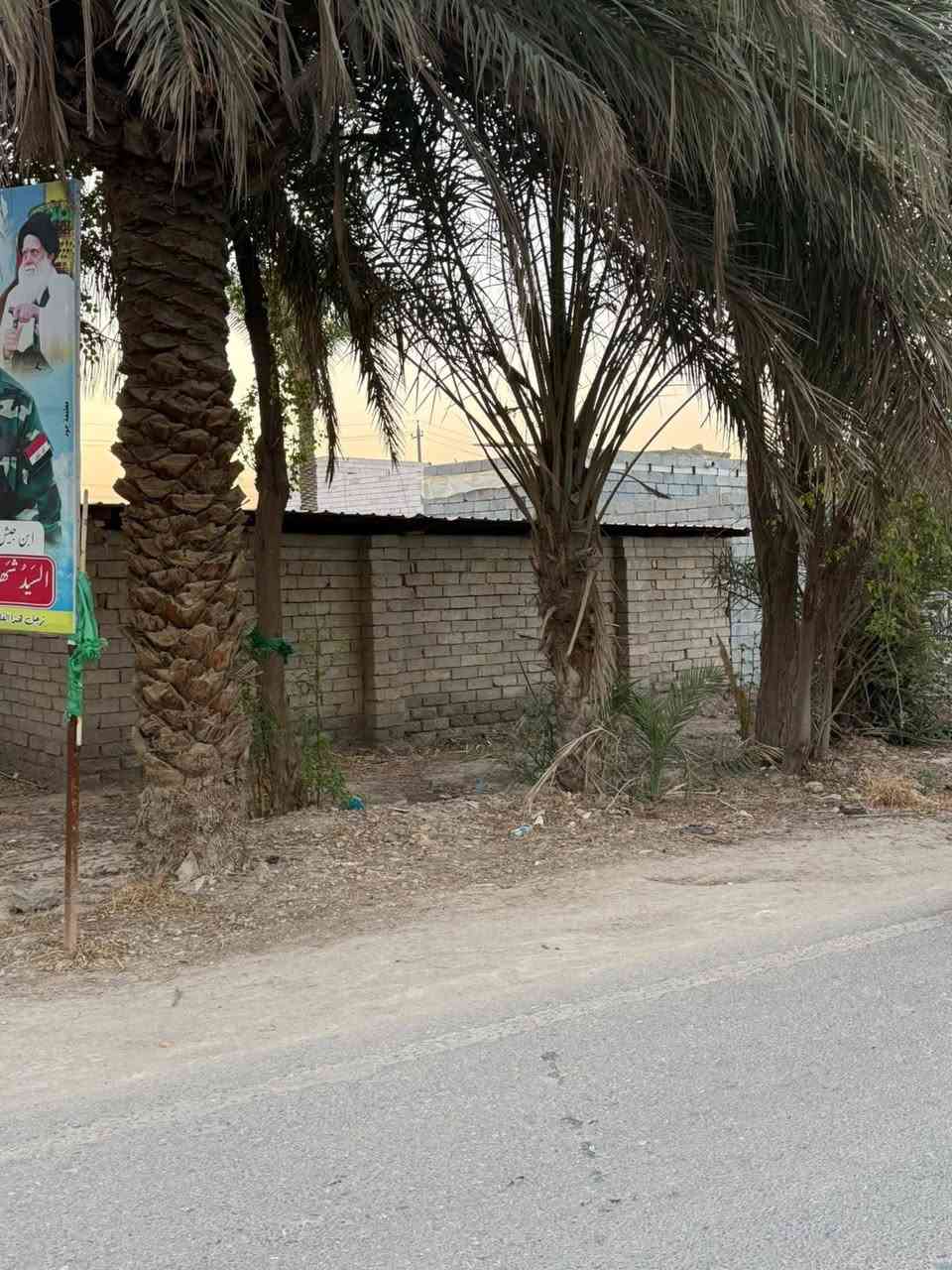 قطعة أرض ركن للبيع 
 الموقع ذاك الصوب، على الشط، مدخل حي العلماء
المساحة: 200 م
 السعر: مناسب 
📞 للتواصل والاستفسار:
***********
