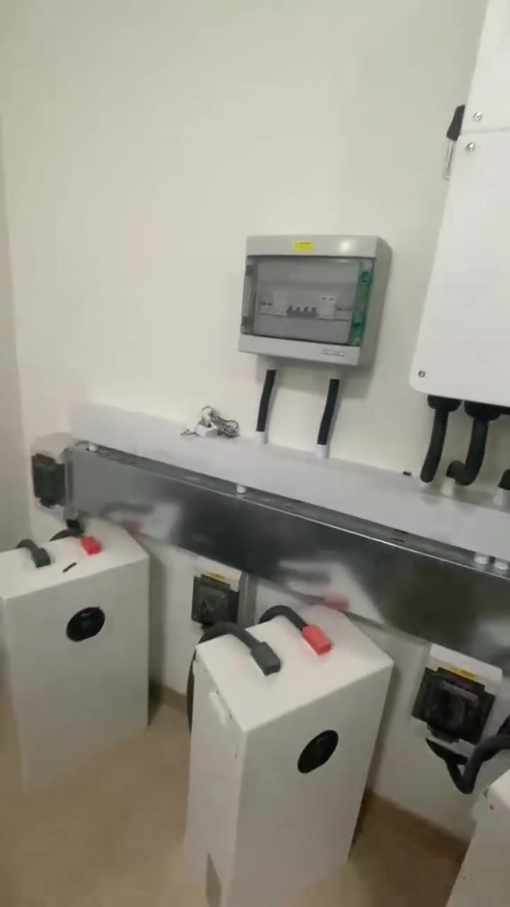 طاقة مستدامة.. بترتيب وأمان عالي! 🌟
تعلن شركة Power Security عن تجهيز ونصب أحدث منظومات الطاقة الشمسية الهجينة (Hybrid)، المصممة خصيصاً لتحمل أجواءنا وبأعلى كفاءة تشغيلية

ليش تختار هذي المنظومة؟
 اعتمادية كاملة: إنفيرتر Deye 16kW الي يتحمل أقوى الأحمال ويوفرلك سلاسة بالتحويل.
 
خزن حقيقي ومضمون: 4 بطاريات ليثيوم Deye بعمر افتراضي طويل جداً وأداء مستقر

 شغل هندسي نظيف: شعارنا هو الترتيب؛ المنظومة يتم تنصيبها بأسلوب عصري ومنظم يجمع بين جمالية المظهر وأعلى معايير السلامة والأمان

المستقبل صار يعتمد على الطاقة النظيفة، ابدأ توفيرك اليوم مع Power 

📞 للتواصل والدعم الفني:
 رقم الهاتف: ***********
 📍 الموقع: بغداد

 #اكسبلور  #طاقة_شمسية  #فيسبوك  #ريلز
 Pixel Team
