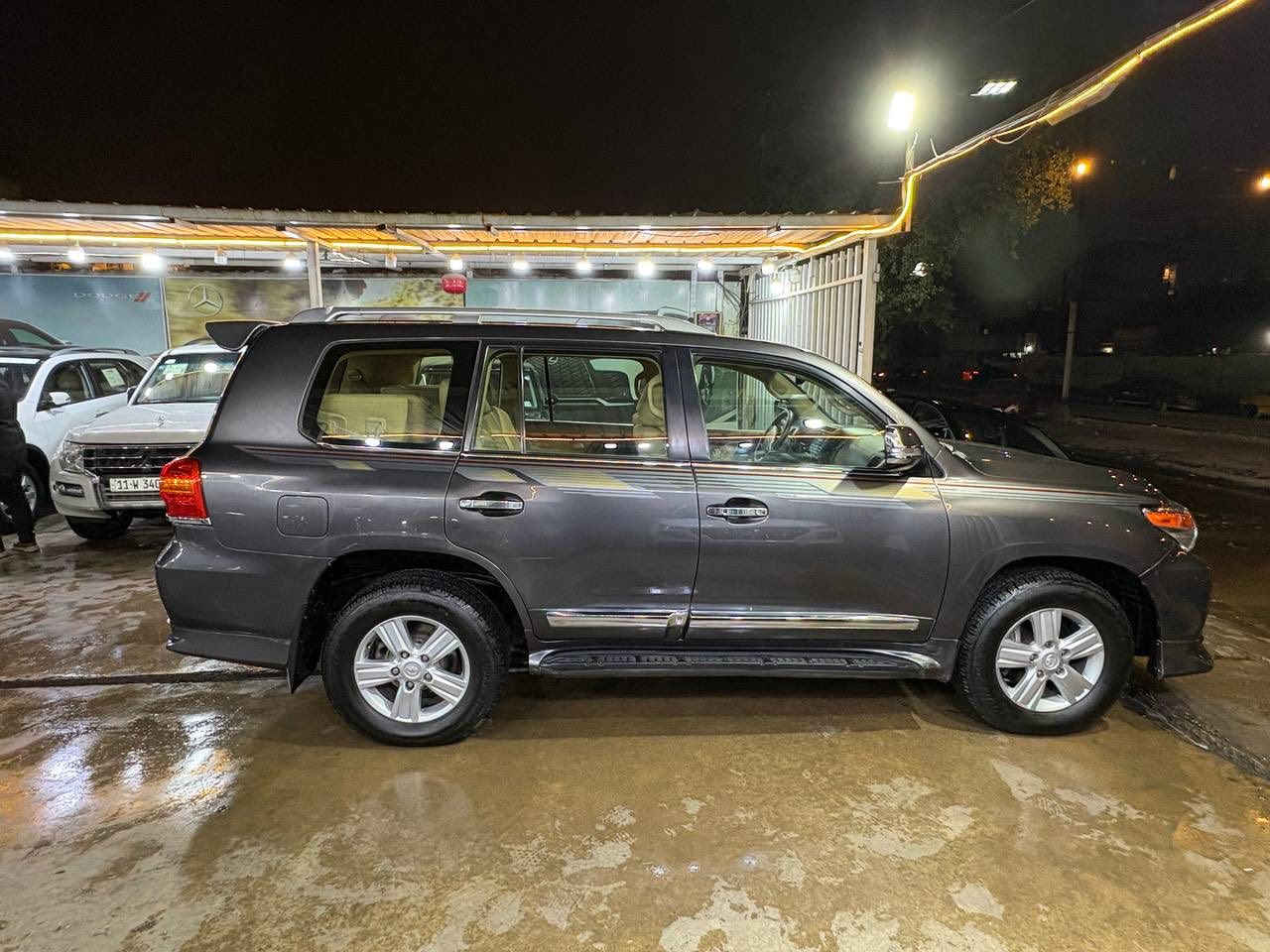 سلام عليكم 
سياره لاند كروز
موديل 2013 
فئه البريم 
كير مكينه حداديه كله كفاله 
ماشيه 105,000
 موجود سونار بيها 
السعر 32,000$ 
العنوان بغداد الجديده 
لتواصل ***********
