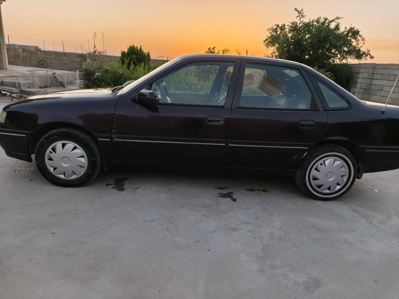 السلام عليكم 
أوبل فكترا موديل 90
سنوية 2031
حجم 20
 رقم نينوى / انكليزي 
بدون صبغ
فتحة بالسقف 
كابون بانزين 
سيارة نظيفة
***********
