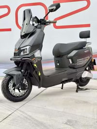 � وصل الجديد… دراجة كهربائية عصرية بتصميم جريء وقوة أداء عالية! 🔥🚀  إذ...