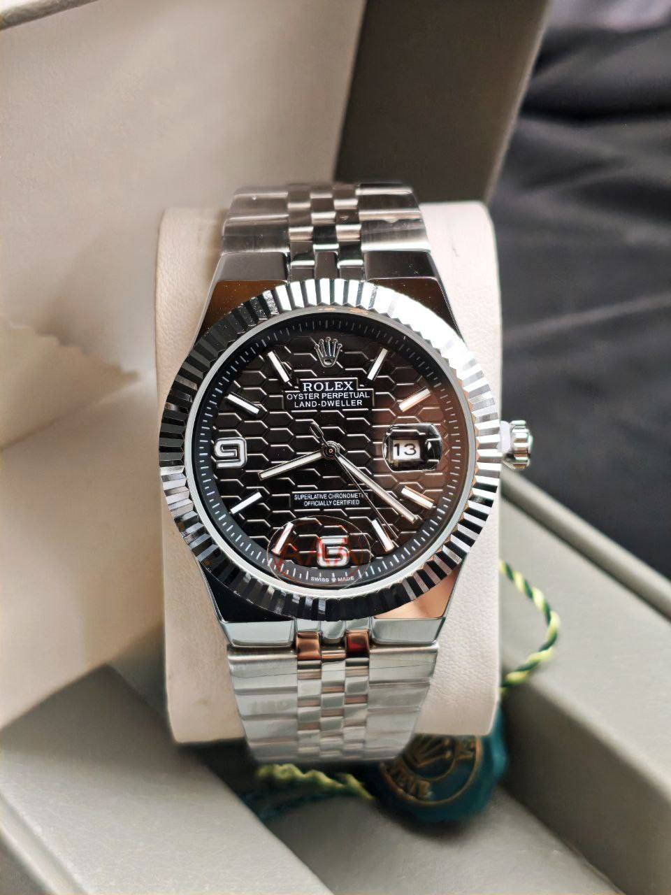 اول تم ٣٥ الف بالعافية
⌚ ساعة فاخرة بتصميم ملكي 🔥
✨ تصميم فاخر مستوحى من ساعات Rolex العالمية
✨ هيكل متين من الستانلس ستيل المقاوم للصدأ
✨ سوار معدني أنيق ومريح على المعصم
✨ واجهة مميزة بنقشة خلية النحل تعطي مظهر فخم
✨ إطار مسنن أنيق يبرز جمال الساعة
✨ نافذة عرض التاريخ
✨ حركة دقيقة وثبات عالي في الوقت
✨ مقاومة خفيفة للماء للاستخدام اليومي
✨ تأتي مع علبة فاخرة وكرت ضمان


**إذا كنت صاحب هذا الإعلان وتريد حذفه لأي سبب، رجاءا أرسل رسالة إلى الدعم الفني**