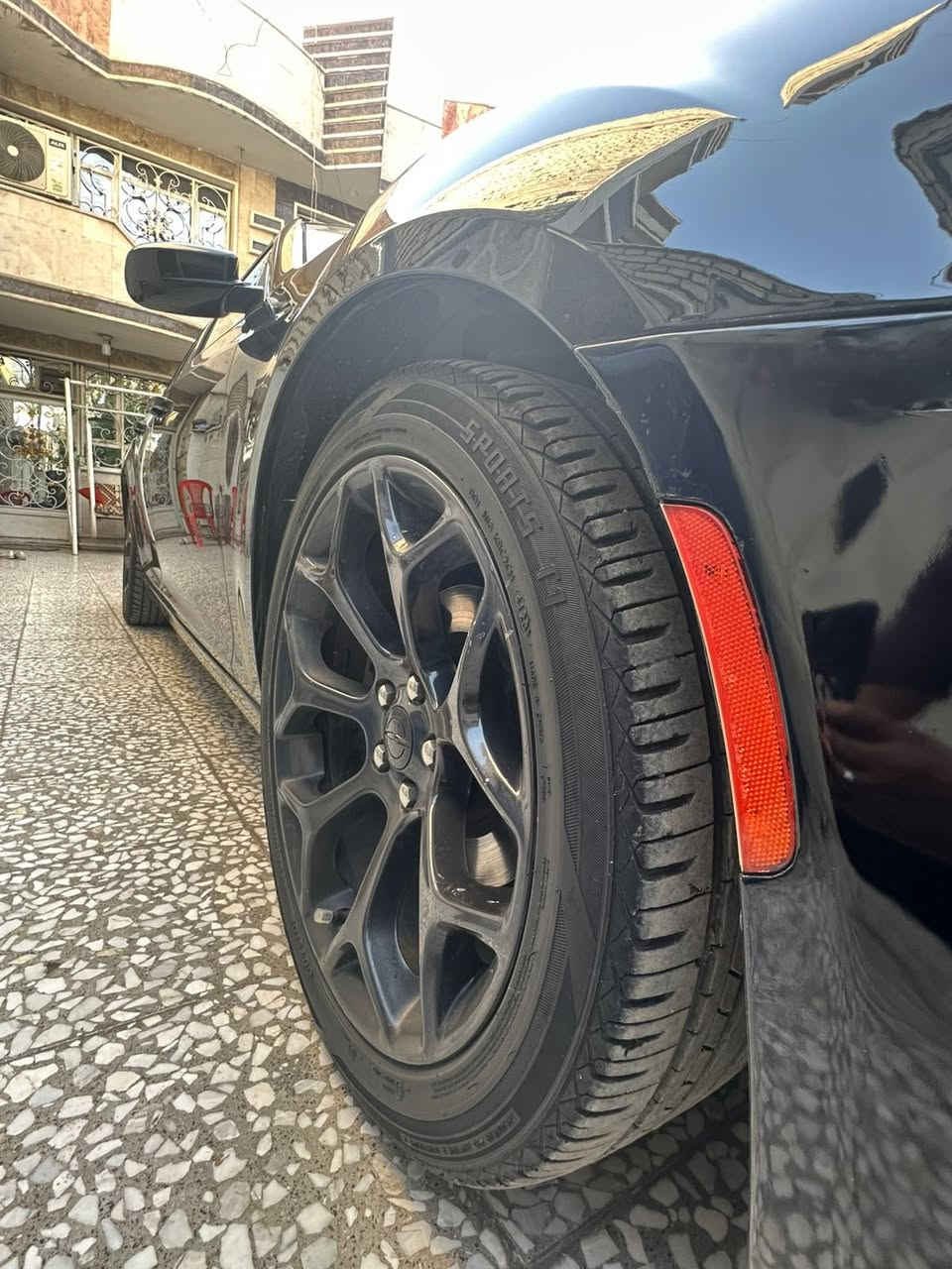 السلام عليكم كرايسلر اوباما c300 سياره مديل 2019 فول عده بانوراما >>بدون اير باك وكما واضح بالصور 
١-تحكم ستيرن جهتين 
٢-ستيرن كهربائي
٣-كامره خلفية
٤-دواخل جلد 
٥-كراسي كهرباء
٦-تدفئه تبريد مقاعد اماميه
٧-تدفئه المقاعد الخلفيه
٨- خزن ميموري وضعيات الجلوس
٩-شاشة جبيره
١٠-كير ماوس
١١-تشغيل عن بعد
١٢-بصمه ابواب
١٣-مري قلاب 
٧-ويل رياضي  تخم تاير جديد 
 السيارة رقم شمالي بأسمي  الون اسود مميز مكان السياره بغداد حي البنوك
للاستفسار ***********
او مراسلة دايركت ع خاص
