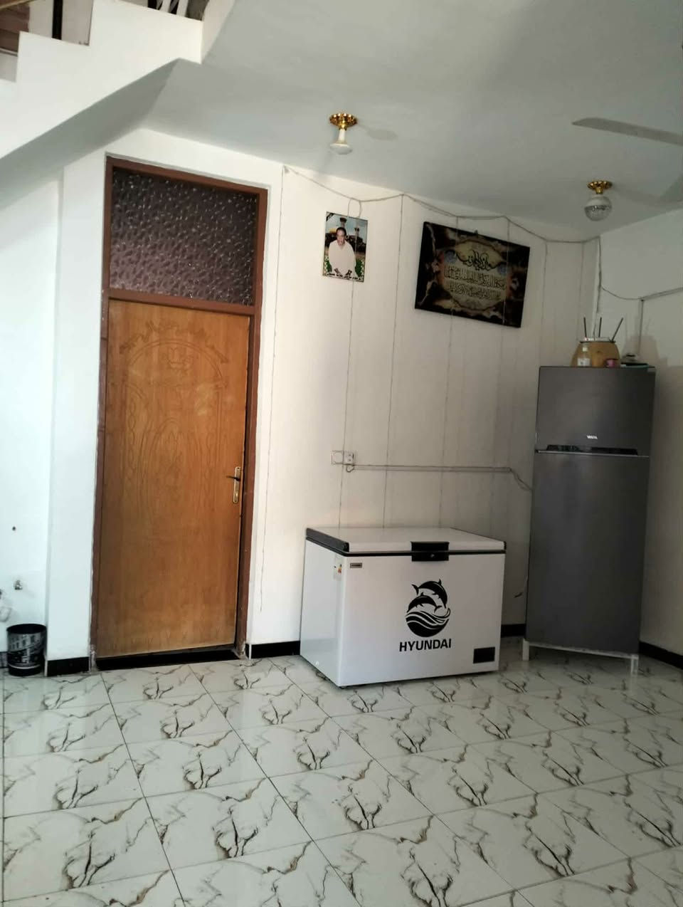 مشتمل 100م بناء حديث 
غرفه نوم وهول مطبخ استقبال صحيات داخل وخارجيه 
مرقم من قبل البلديه 
حي الحكيم شارع كاله 
لاتصال على لارقام التالية واتساب***********او مراجعة مكتب دلاليه ابو كيان الربيعي
