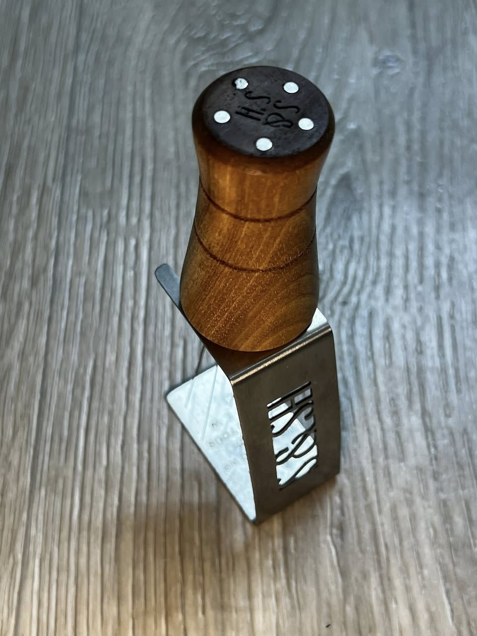 مجموعة ادوات قهوة للبيع

طاحونه ماركة 1zpreso qr2 تطحن من لسبرسو لفرنج برس وطحنها سهل

جهاز جينا  الاحترافي لون اسود1*5

مفكك تكتلا مارك ايرانيه هاند ميد

تامبر قياس٥١ماركك ايرانيه هاند ميد

قمعv60 كرستا تايمورقياس00

قمع v60فخاري قياس00

رنك بورتا فلترقياس58

تفاصيل اكثر دايركت


**إذا كنت صاحب هذا الإعلان وتريد حذفه لأي سبب، رجاءا أرسل رسالة إلى الدعم الفني**