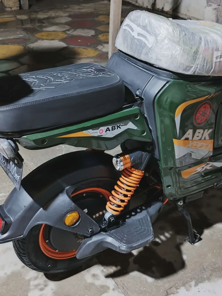 السلام عليكم 🛑
🛵دراجه شحن x900 
موديل 2025
💿تايرات جدد جوبلس
الدراجه ام الصندوك الوسطي الجبير وبيها سله جديده اماميه شايلها 
⚡ملف ١٢٠٠ نحاس 
🦾سرعه ٩٩كم.س
🔋٥ بطاريات كبار 
🪉جهاز انذار لمنع السرقات
دبل سويج وتشغيل كارت nfs وتشغيل بصمه عن بعد وتشغيل بصمه بلدراجه ونشرات داير مدايرها ملاعيب العيد ومنضومه زنون عدسه وبيها نظام بك R🛑 وشاشه اعطال 
الدراجه زلغ مابيها واحله من الصوره السعر ٥٥٠ وبيها مجال للطيبين المكان بغداد زعفرانيه 
للاستفسار ***********
