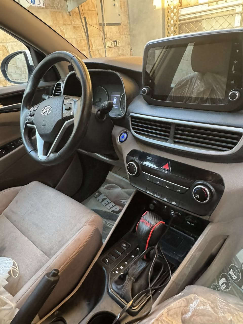 توسان 20 خليجي للبيع 
رقم سليمانيه  
فوول مواصفات 
بصمه 
السياره على وضع الشركه جاهزه  كل نقص ما بيه كير مكينه حداديه تبريد ماشيه 78 الف 
بيهه كم بارد بسيط ومكحلات عندي سونار بيهه 
مكفوله من الصبغ والتبديل 
سعرها 190 وبيه مجال 
للاستفسار ‭
0774 425 5757‬
ديوانيه
