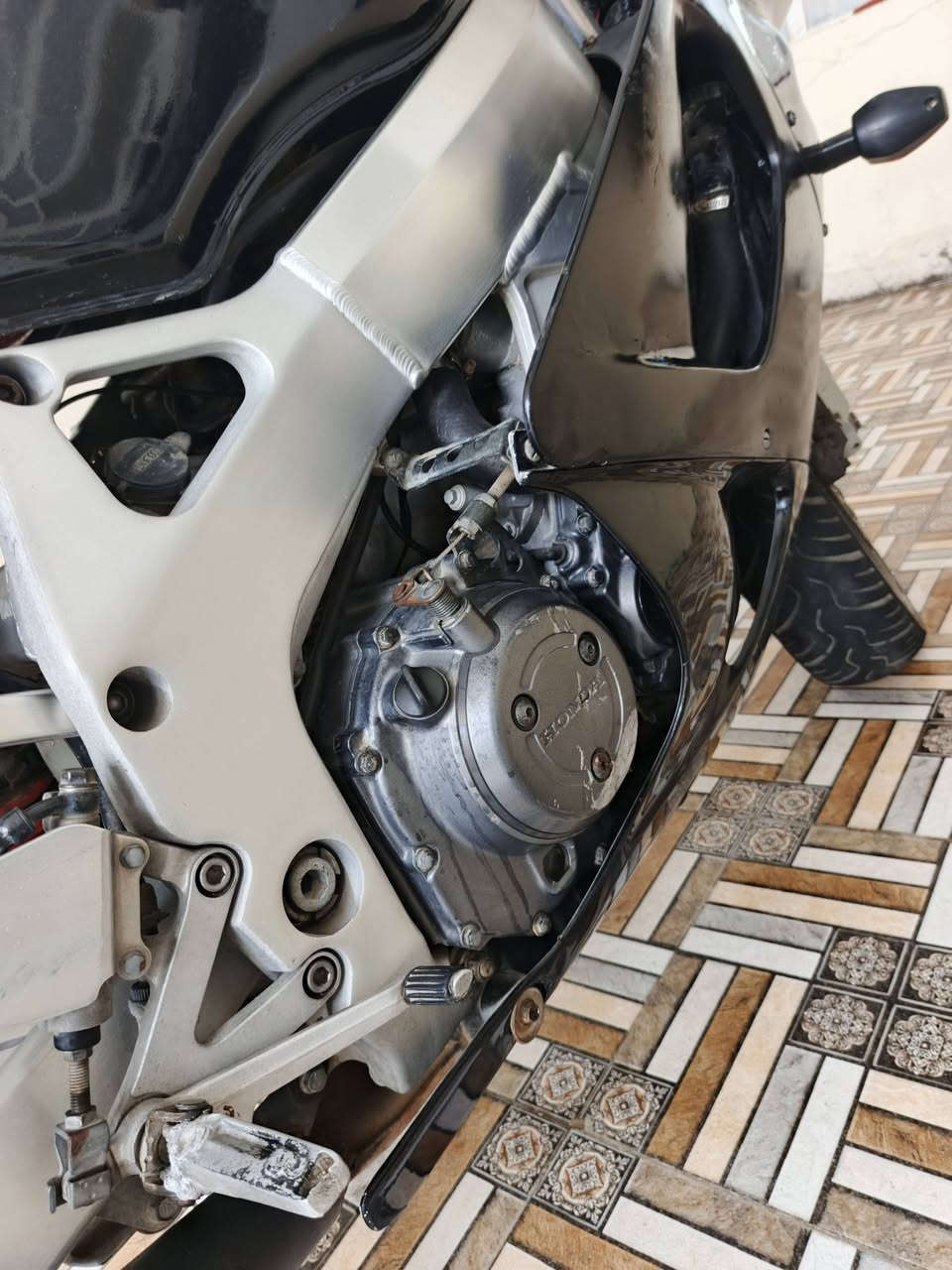 السلام عليكم. RR 919 لبيع
مفتوح مكينة بس كفالة وضمان من صوت او اي شي
شلعة معدل. كير مكينة انطيك ظمان. تراي وين معيجبك جيب وياك اي فيتر اي خلل او عيب تاخذة بلاش 🌹
اوراقه موجود.   سعره 16 بي مجال لشراي اذا موشراي وتكسر بحلال العالم  اذكر الله واعبر المنشور ❤️
عنواني ديالى/ بلدروز. رقمي ***********
