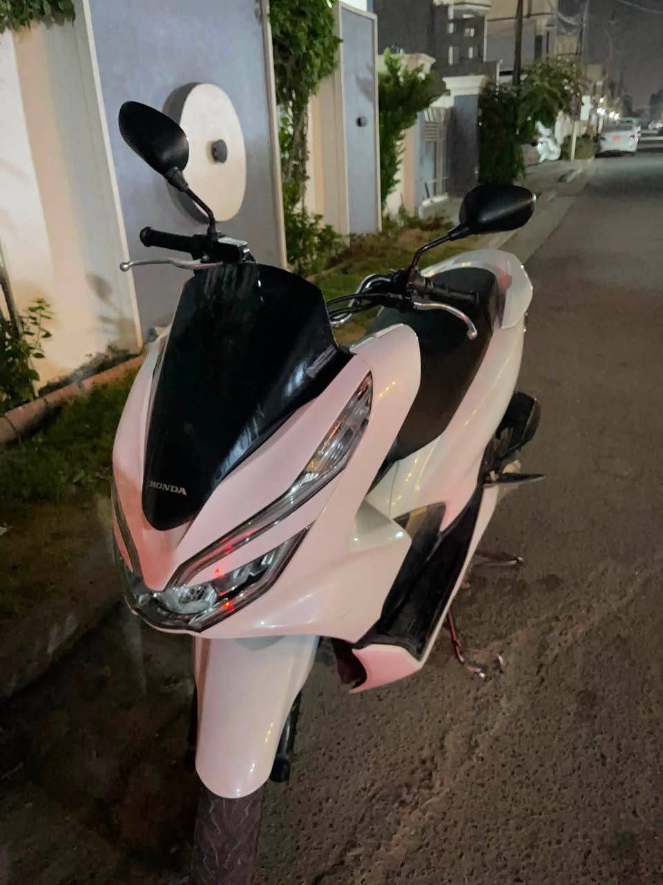 السلام عليكم دراجه pcx جيل ثالث لون ابيض دراجه حلوه ونضيفه للبيع كفاله محرك وكفر
سعر 1750 مكان بغداد 
***********
