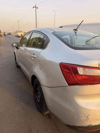 كيا ريو ٢٠١٤ للبيع رقم بغداد سنوية جديدة  السيارة نظيفة كير ومحرك حادث...