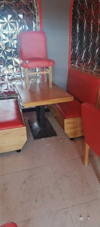 جلسات عدد 3 و طبلة 2 و كرسي عدد 2 جدد صار شهر 07713970458