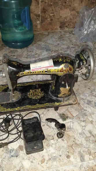 السلام عليكم ورحمة الله وبركاته 
غراض للبيع جديده جدا شغاله 
مكينه خياطه سعرها ب50الف
سماعه سعرها 15الف
منفاخ هواء كهربائي سعرها ب25
مكاني بغداد مدينة الصدر داخل 
رقم ***********
