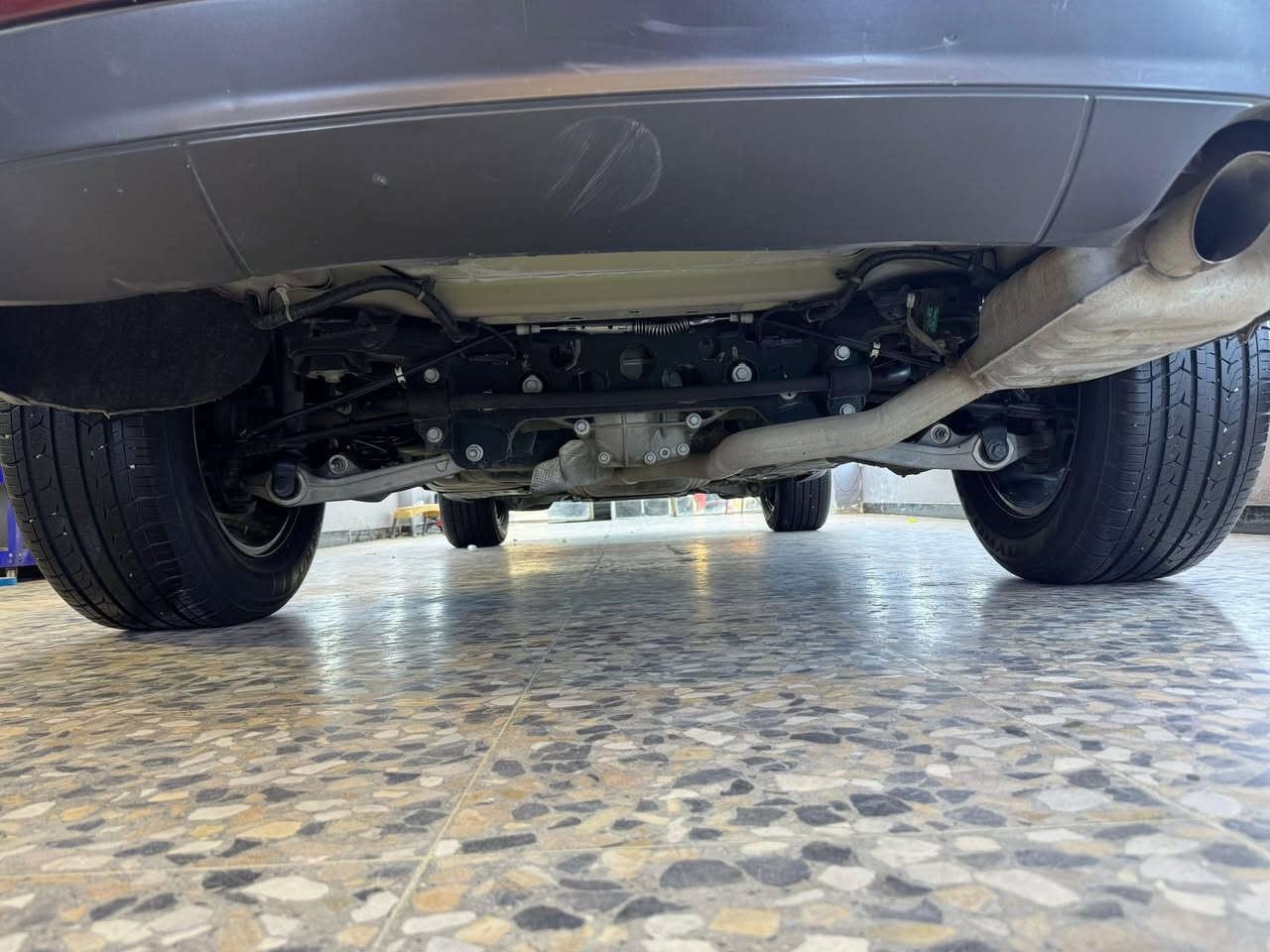 السلام عليكم جيب لاريدو موديل ٢٠٢١حادثها نص بنيد وجاملغ جهة السايق رقم بغداد سياره محرك مبدله قبل شهر بلكارتون زيرو يجي بصندوق صدر جديد جاهزه من كلشي مسويلهه حمام ونانو قبل يومين 
مواصفات بصمه كرسي كهرباء تحكم استيرن 
رادر تشغيل عن بعد توقف ذاتي تحويل ثاني يوم 
السعر ٢٣٠ ورقة رقم ***********
