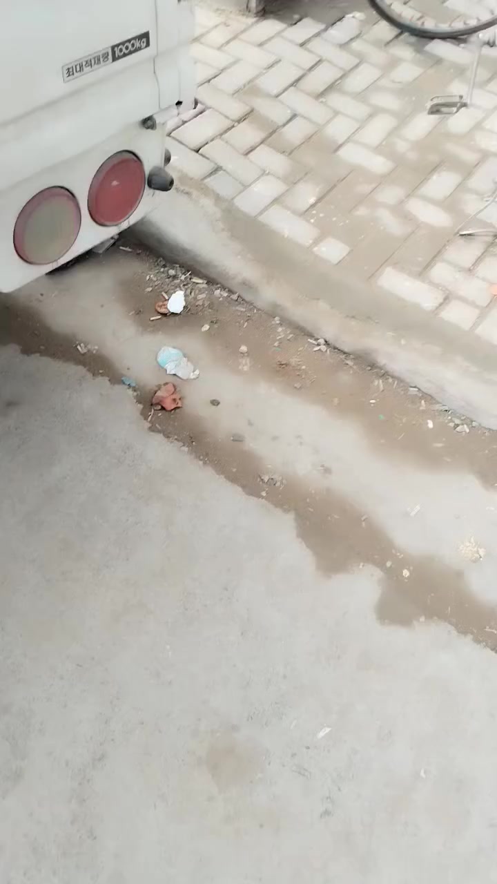 بيت للبيع المساحه 50 متر قطع صفر المساحه 50 متر قطع صفر قرب مولده غيث الساعدي مدينه الصدر وقرب قهوه ابو اسراء مدخله من حي الامانه ومن شارع الصيانه رقم الهاتف ***********
