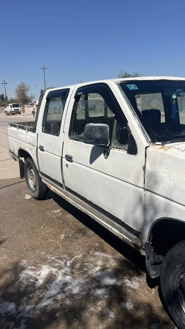 سلام عليكم بيكم 1994 مكينه وكير  جدد.  حداديه نص عمر  كشرتها. كدام العين    سياره جهازه مابيها نقص  كهربائيات شغلاه. السعر 35. وبيها مجال*********** مكان الساره بصره خور الزبير
