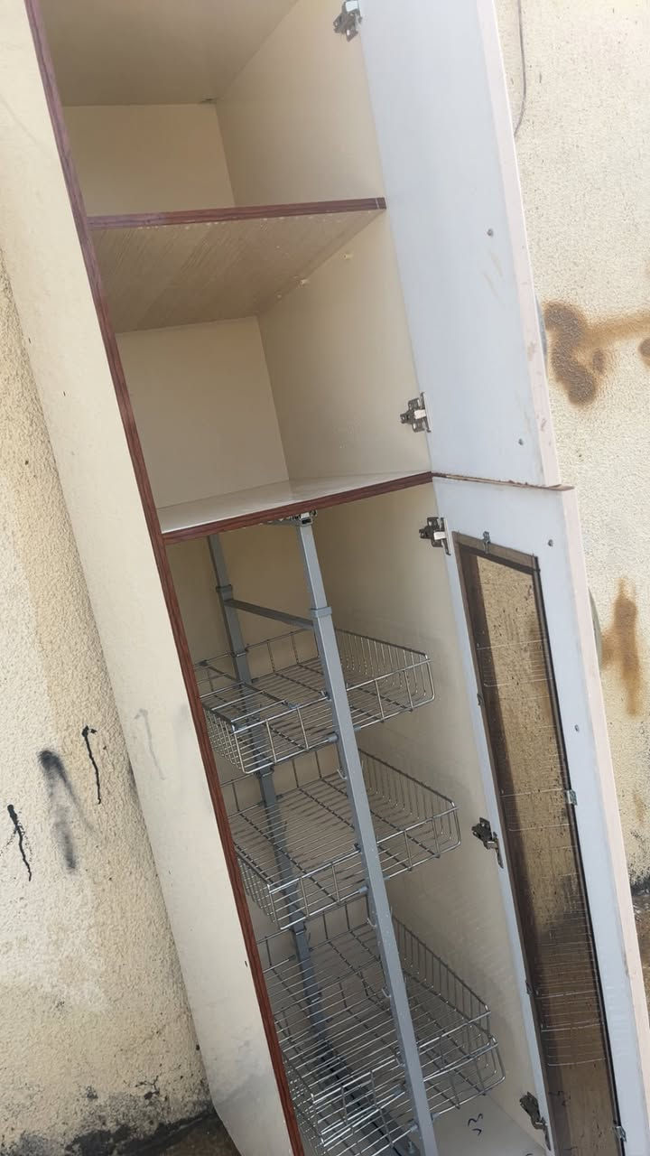 ياالله سلام عليكم كاونتر  لبيع 3 قطع يجي نضيف نقص بي بس جام اثنين كدام العين سعر250 وبي مجال بصيط لشراي رقم تلفون ***********
