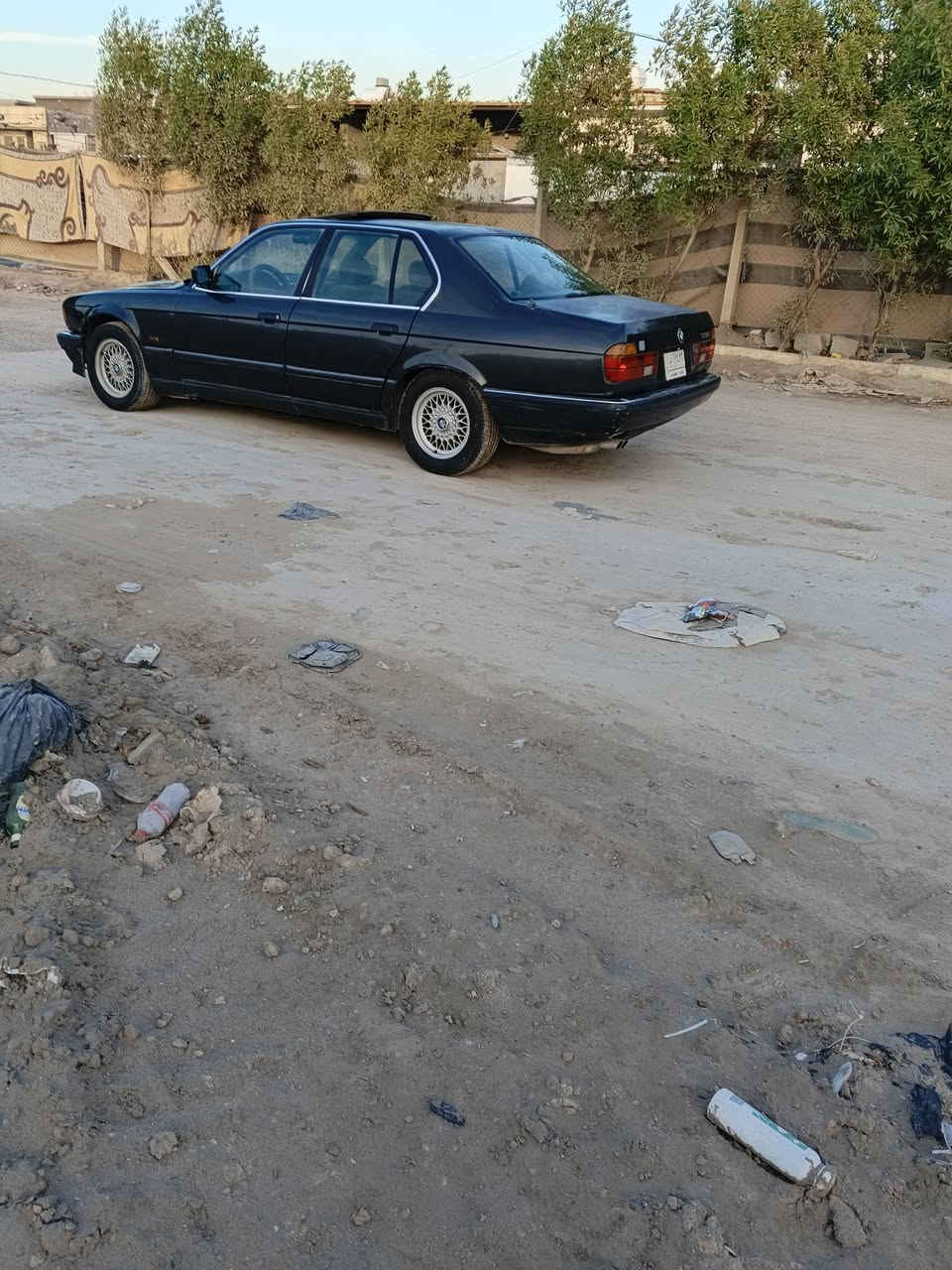 للبيع بي ام 735موديل 91بغداد مشروع وطني سعر 45$رقم موبايل *********** اسود ملكي مكفول من ضربة وصبغ وخياس وتبديل سيارة بلادية محرك وگير مكفول دواخل لون ملكي. حداده امامي خلفي فول كهربائيات مع الكيجات مع الجام مع سنتر لوك كلهه شغاله لايت زنون فتحه سلايد تدفئة وتبريد شغال اطارات. نضيفه  ويل خلية. السياره فول نضافه مكاني بغداد سيارة احله من صور
