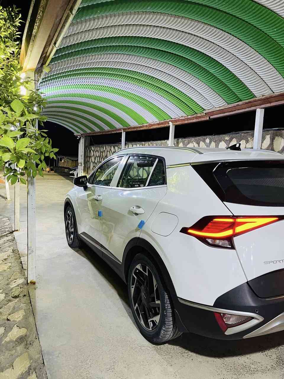 سلام عليكم
كيا سبورتج 2023 جديده بمعنى الكلمة كفاله عامه من صبغ ولبارد ورصعه بدون ملاحضات سياره استخدام شخصي 
رقم بغداد بسمي تحويل ثاني يوم 
فول موصفات جنطه كهرباء مري شفط شاشه كار بلي 
تبريد قطعتين✅
قياده ذاتيه✅ رادار امامي حساسات امامي خلفي 
كشنات كهرباء وباقي لوصفات معروفه 

مكاني بابل الحله شارع 60 
الاسفسار ***********
