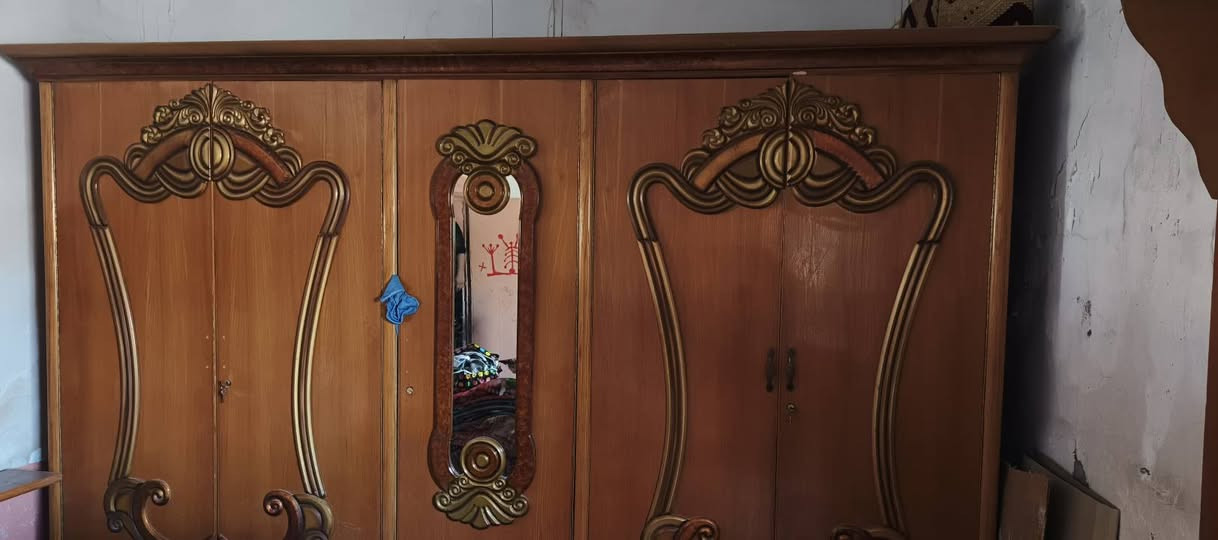 سلام عليكم كنتور للبيع ثلاث بيبان عرض 3 طول مترين ونص سعره 150وبي مجال


**إذا كنت صاحب هذا الإعلان وتريد حذفه لأي سبب، رجاءا أرسل رسالة إلى الدعم الفني**
