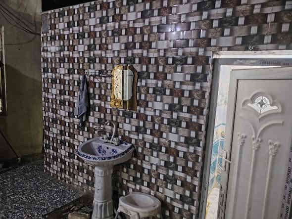 المساحه 220
يتكون من 3 غرف  قياس 5*4
واستقبال 6*4 
دوانيه 10*4 
مطبخ 6*4 
صحيات 
ومنور 1ونص 
بناء جديد صارله سنتين 
الاساس صب كونكريت 
بناء بلوك شمال 
العنوان دور الزراعه 
مقابيل المستشفئ البيطري 
السعر 46 وبيه ومجال
للتواصل ***********
