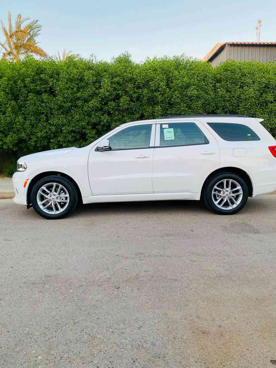 دورنكو جيتي بريميوم ……فول
Durango - GT … V6 

2025
ZERO

🔻المواصفات :
دوج دورانكو دورانجو G/T بريميوم 4x4 
الموديل: 2025 (خليجي)
العداد: 2000 ماشية فقط رحت بيه لشمال فقط   السيارة بعدة بلايلون 
المحرك: 3.6 لتر 6 سلندر
القوة الحصانية: 295 
عزم الدوران (نيوتن-م): 353 
ناقل الحركة: 8 سرعات
المواصفات :
*فتحة سقف كهربائية
*ويل قياس 20 انج 
*صندوق كهربائي 
*شاشة لمس قياس 10.1 انج مع نظام ملاحة
*رادار تفاعلي مع خاصية التوقف والانطلاق
*حساسات امامية وخلفية
*كاميرا خلفية
*نقطة عمياء
*مانع تصادم خلفي
*تحذير الخروج من المسار
*مرآة تعتيم ذاتي
*مقاعد من الجلد الفاخر
*مقاعد امامية كهربائية 
*مقاعد امامية مبردة ومدفئة
*مقاعد خلفية مدفئة
*مقعد السائق ذاكرة
*مكيف الهواء مع تحكم 3 مناطق 
*نظام ابل كار بلاى و اندرويد اوتو لاسلكي
*دخول ذكي (بصمة)
*نظام التشغيل عن بُعد
*مصابيح أمامية أوتوماتيكية مع مصابيح نهارية LED 
*المرايا الخارجية ذاكرة
*مرايا خارجية مدفئة
*وسائد هوائية أمامية و وسائد هوائية جانبية و خلفية
مكان السيارة بغداد الدورة الطعمة
رقم تلفون ***********طبعن  السيارة قبل 20 يوم اخذتة زيرو
