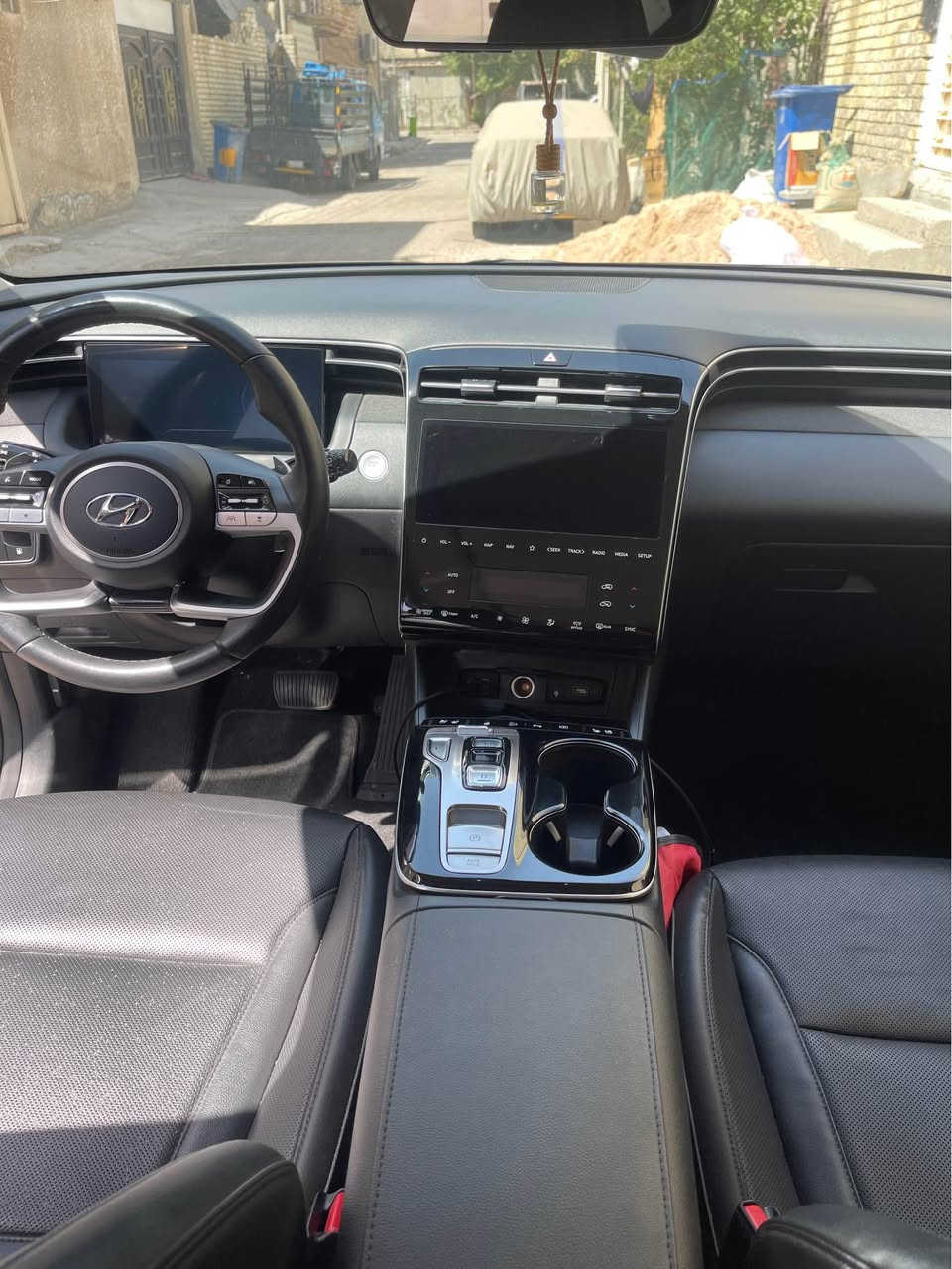السلام عليكم 
هيونداي توسان 2023 امريكي مبدل بنيد فقط 
ماشيه ١٦ الف مايل 
هايبرد بلك ان فول للأخير شتريد مواصفات بيهة 
للبيع او مراوس مع جارجر 
Rt او srt 
عارضهة بسعر 205 وبيها مجال كلش بسيط 
للأستفسار خاص او *********** بغداد, العراق
