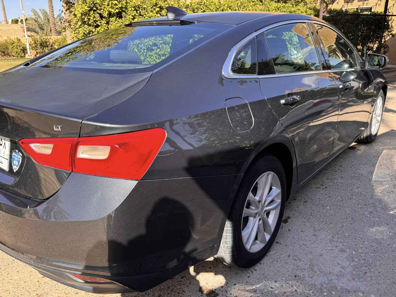 السلام عليكم 
للبيع ماليبو موديل 2018  LT
مواصفات Lt معروفه
السيارة نضيفه ومابيهه اي خلل عدا كم خدش بسيط موجود بالسيارة وواضح بالصور 
مكفوله من كلشي گير ومحرك ممفتوحات 
تخم تايرات امامي جديد 
كشن  الامامي تحكم كهرباء
بصمة بالابواب 
كاميرا 
شاشة 
محرك ١٥٠٠
العداد ١٢٩ ميل قابل للزيادة
الضرر :الجنطةالخلفية +دعاميه  مبدل نفس اللون 
السعر : 95$ وبيهه مجال  
المكان بغداد 
رقم الهاتف ***********متواجد ع الواتس اب
