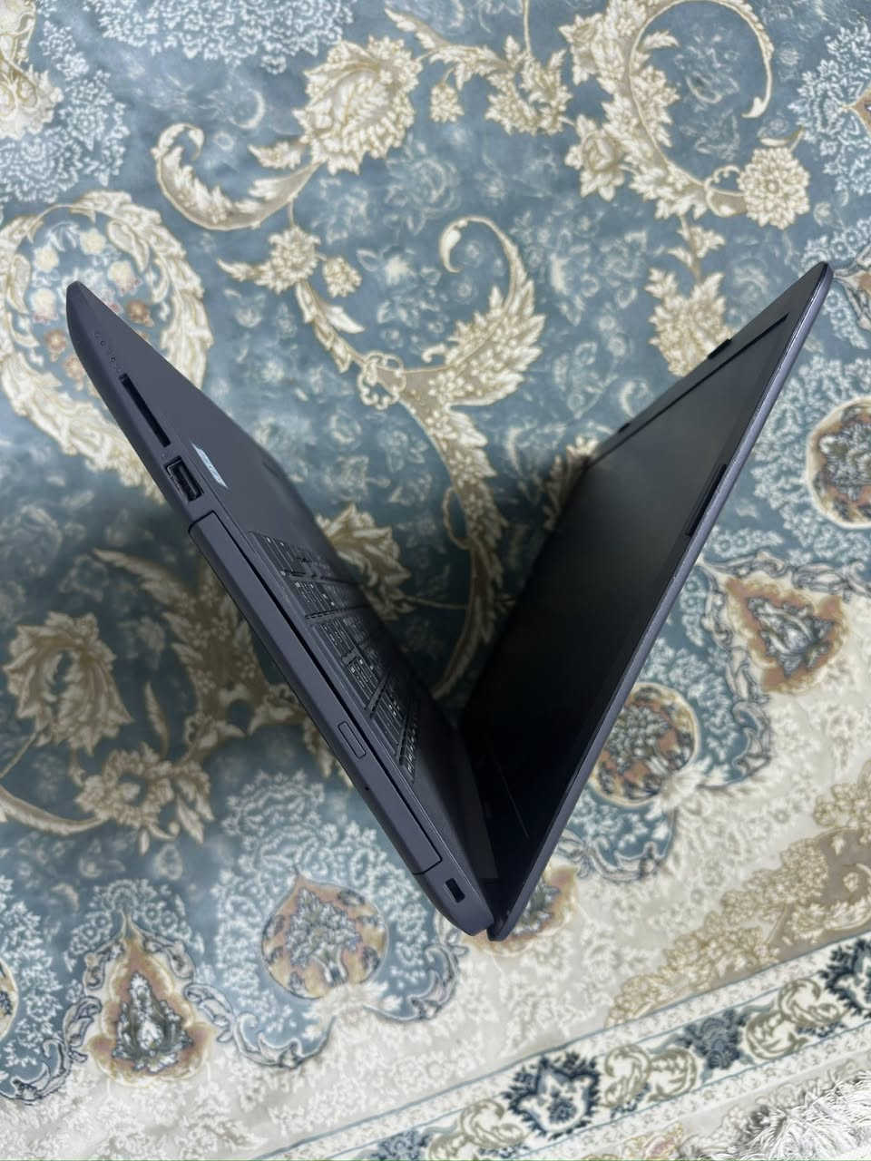 للبيع 400 وبي مجال 

الموديل: HP 250 G7 Notebook PC
 • المعالج (CPU): Intel Core i5-8265U
 • الجيل الثامن
 • سرعة 1.60GHz وتصل إلى 1.80GHz
 • الذاكرة (RAM): 8GB
 • كرت الشاشة: Intel UHD Graphics 620
 • ذاكرة رسومية 128MB (مشاركة من الرام)
 • التخزين: SSD512GB
 • النظام: Windows 64-bit
                               15.6   Full HD (1920×1080)   •      
       •  الاستخدام المناسب:
 • أعمال مكتبية
 • تصميم خفيف (Photoshop)
 • تصفح وإنترنت
 • مشاهدة فيديوهات ودراسة
        
         ***********
