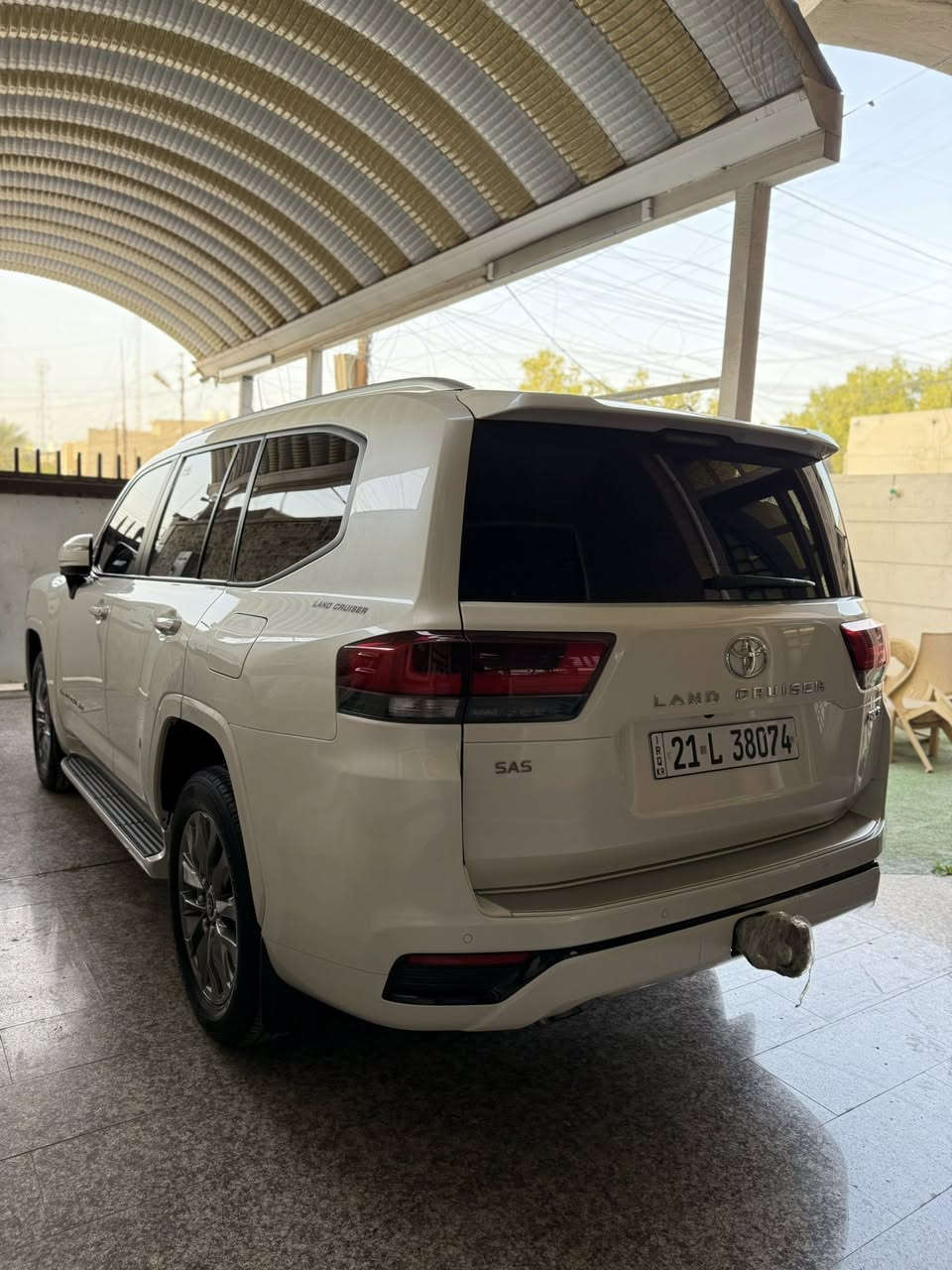 السلام عليكم للبيع لاندكروزر 2023 ساز اصلي رقم سليمانية ماشي 42 الف حقيقي مكينة 4000 تنفس طبيعي 

سيارة ساز اصلي تطبيق 3 شاشات حتى الإدامة مالتها كلها بالشركة سيارة كل عدتها موجودة السماعات وبصمات عدد اثنين  

سيارة بيها باج تضليل من المرور قبل أسبوع مسوينا وكذالك هزة جديدة 

سيارة مكفولة كفالة عامة من الصبغ الفتح البارد التبديل الخدوش حتى الدعاميات مكفولة من الفتح و الصبغ 

مواصفات السيارة 5 بصمات فتحة  صندوق خلفي كهرباء كشنات الامامية كهرباء كشنات جلد 7 راكب 3 قطع تبريد كشنات الامامية تدفئة كامرة خلفية مري قلاب حساسات امامية خلفية جانبية تشغيل عن بعد فوريل 3 شاشات اصل وباقي المواصفات المعروفة 

مكان السيارة بغداد 

رقم الهاتف ***********
