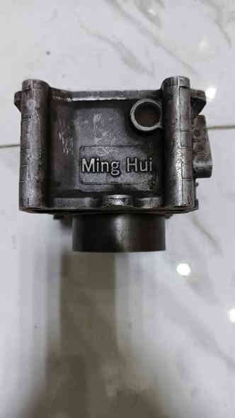 سلام عليكم تزويد ماكس للبيع كور ولفين كامل وهوه وغراضه يشغل ٦٣ وروله تتيمارك حجم ٣٠٠ كلش نضيفه وبوشه اصليه هيه والبستم كامل وجوين رياضي وكلج رياضي حاويه ومكينه محفوره ٦٣ برغي ما مسحوك بيهة الشراي يتصل ***********  مكاني بغداد
