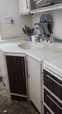 السلام عليكم
كاونتر المنيوم تسگام ٣قطع السنگ زاويه مرمر وقطعه باب وجرارات مرمر  وملحق نظيف 

***********
