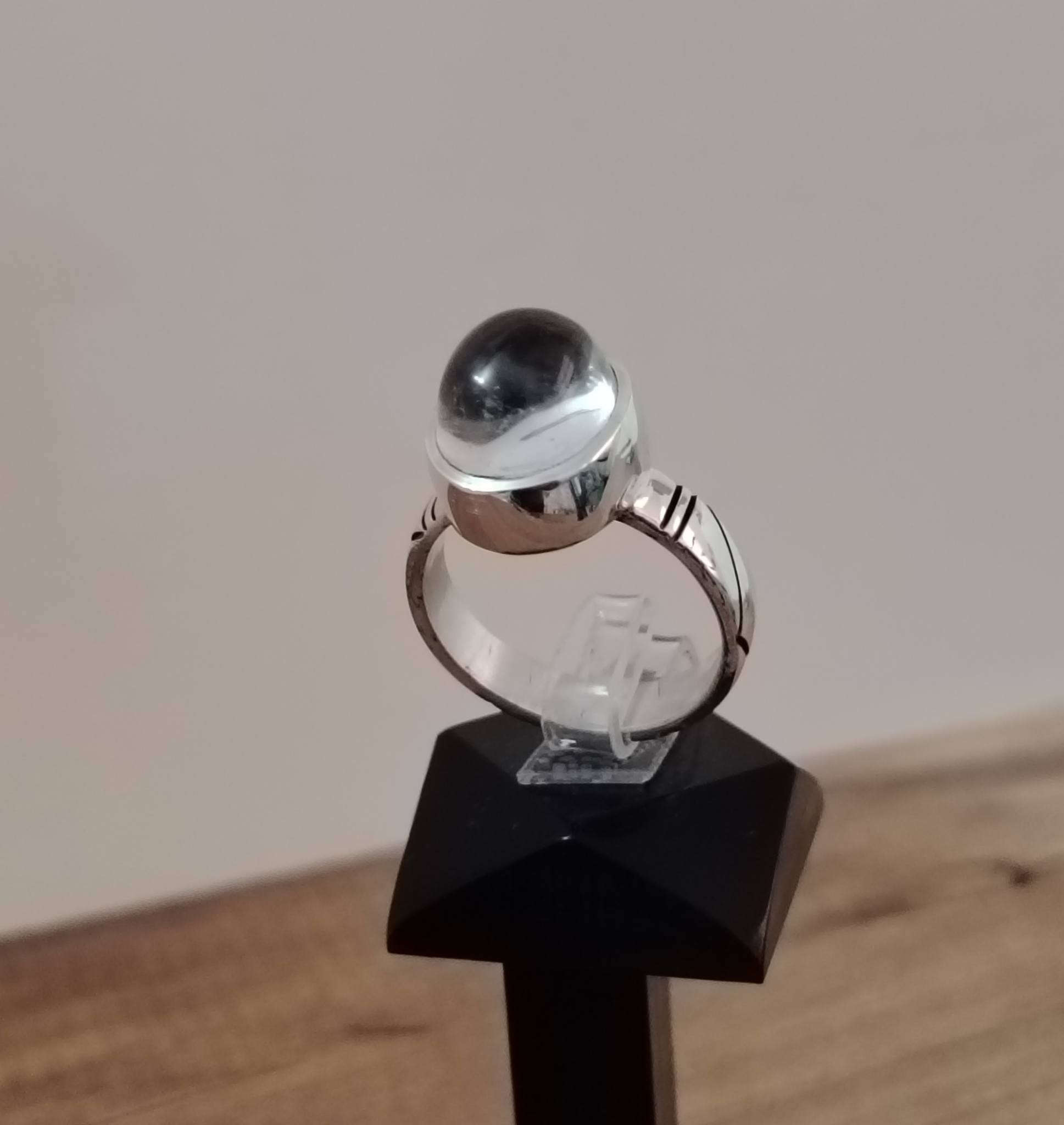 خاتم من الدر النجفي الأصلي الصافي (قبة داري)
صياغه يدوية جميلة فضه عيار ٩٢٥
يوجد توصيل إلى جميع المحافظات
التواصل ع الخاص او ع الواتساب ***********
