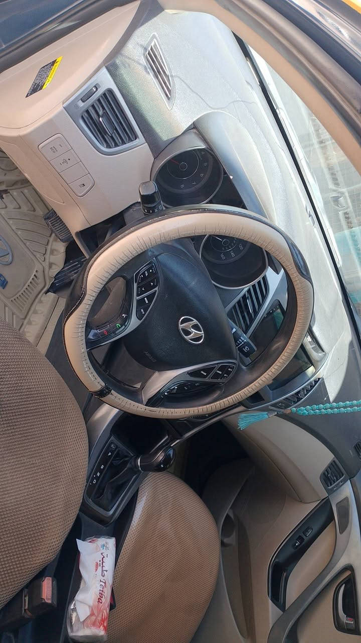 سلام عليكم النترا موديل 2014 واريد امريكي بيهه قطعتين باب بدون دواخل والباقي ليبل  مكاني ديوانيه سعرهه 100وبيهه مجال قليل ***********
