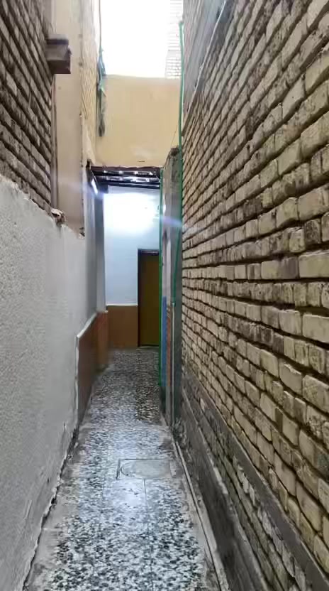 الدار لبيع قرب مستشفى الموسوي يتكون من طابقين 
للاستفسار الاتصال على الرقم ***********
