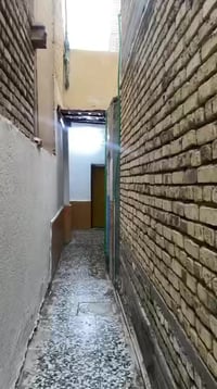 دار للبيع • طابقين • قرب مستشفى الموسوي