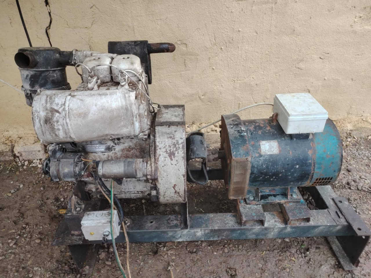 سلام عليكم لبيع مولد دويز 2 بستم ألماني ابو صاروخ حجم 912 رأس رأس توليد 15 كيفي سنكل شغال جاهز لاصرف ولاتبخير مكاني بغداد ابو غريب سريع سعر 14 ورقه وبيه مجال دولي تصال ***********
