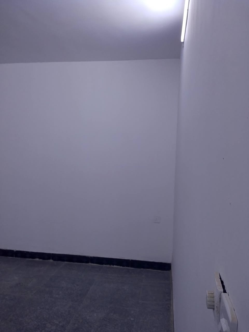 السلام عليكم تخفيض سعر العقار 205بيع قفل مستعجلين بيعته
عندي بيت للبيع مساحته 150متر في منطقه الواجهه 7.5 النزال 20 الدورة بين الصحه وشارع 60 عرض الشارع 15متر البيت زراعي سند 25 
اربع غرف نوم واستقبال وحولي ومطبخ ومخزن كبير على كبر البيت  البيت فارغ جاهز للسكن 
 مستعجلين عل البيعه للتواصل خاص


**إذا كنت صاحب هذا الإعلان وتريد حذفه لأي سبب، رجاءا أرسل رسالة إلى الدعم الفني**