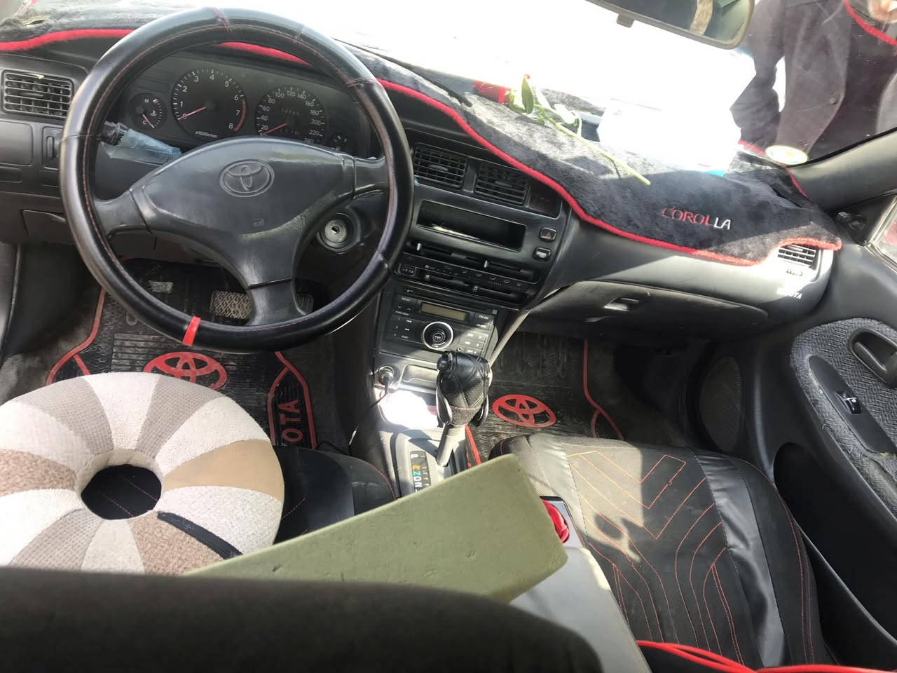 السلام عليكم كورلا مديل 95نظيفة كما موضح في الصور سنوية الى 2028
تخم تاير جديد 
حدادية ومشط جديد 
دواخل نظيفة 
الكهربائيات جاهزه 
بدون خياس
 تبديل جاملغ وبنيد بدون دواخل سونار موجود 
السعر ٦٥ وقابله للتفاوض الاتصال على الرقم ***********
