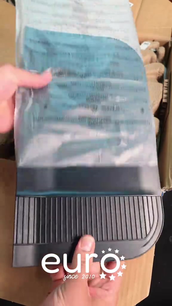 روبوت ECOVACS DEEBOT T50 MAX PRO OMNI  مواصفات • قوة شفط: 18500Pa قوية جداً للسجاد والشعر والغبار  • بطارية: 6400mAh • وقت تشغيل: يوصل تقريباً 3 ساعات وربع حسب الوضعية  • رفع المماسح: يرفع الموب 18mm حتى ما يبلل السجاد  • نظام منع تشابك الشعر: ZeroTangle 2.0 ممتاز للشعر الطويل وشعر الحيوانات  • تنظيف الحواف والزوايا: TruEdge 2.0 حتى يوصل للحواف بدقة  • ملاحة وذكاء:  ◦ LiDAR ◦ كاميرا AI ◦ AIVI 3D 3.0 لتجنب العوائق والأسلاك  • محطة OMNI تسوي:  ◦ تفريغ أوساخ تلقائي ◦ غسل الموبات ◦ تنشيف هواء حار ◦ إضافة منظف تلقائي  • حرارة غسل الموبات: من 40 إلى 75 درجة • تنشيف هواء حار: تقريباً 63-65 درجة • الارتفاع: تقريباً 9.8 سم • يدعم مساعد صوتي YIKO والتحكم من التطبيق. الضمان 2 سنة من شركة بلاد الأخاء مع توفير كل المواد الاحتياطية  متوفرة الان تكدرون تطلبوها اونلاين او زورونا عنواننا بغداد_الأعظمية_شارع عمر بن عبد العزيز   متواجدين طيلة أيام الأسبوع من ساعة 12 ظهراً الى 12 ليلاً ما عدا يوم الجمعة من ساعة 4 عصراً الى 12ليلاً للاستفسار يرجى مراسلة البيج او الاتصال على الارقام    *********** / مركز المبيعات  *********** / خدمة الزبائن  #عبدالله_يورو 
